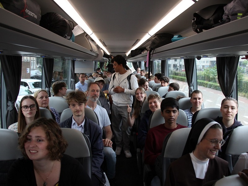 Jongeren vertrokken naar Jubeljaartreffen in Rome